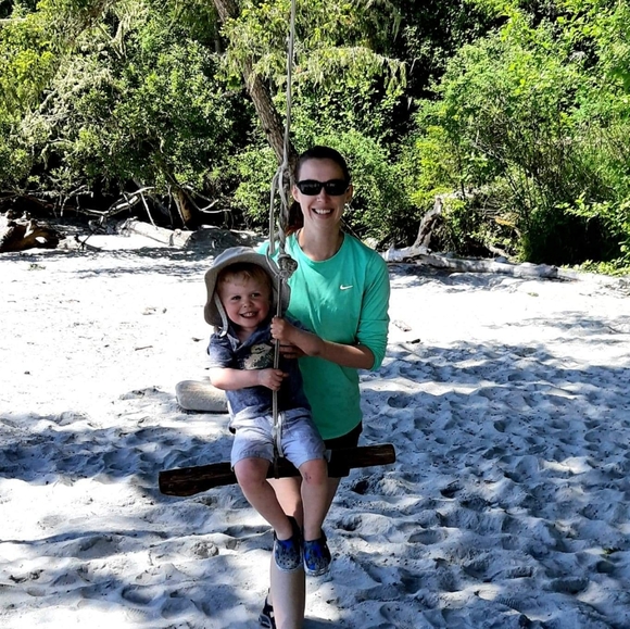 Meet your Posher, Jennifer - Picture 1 of 1